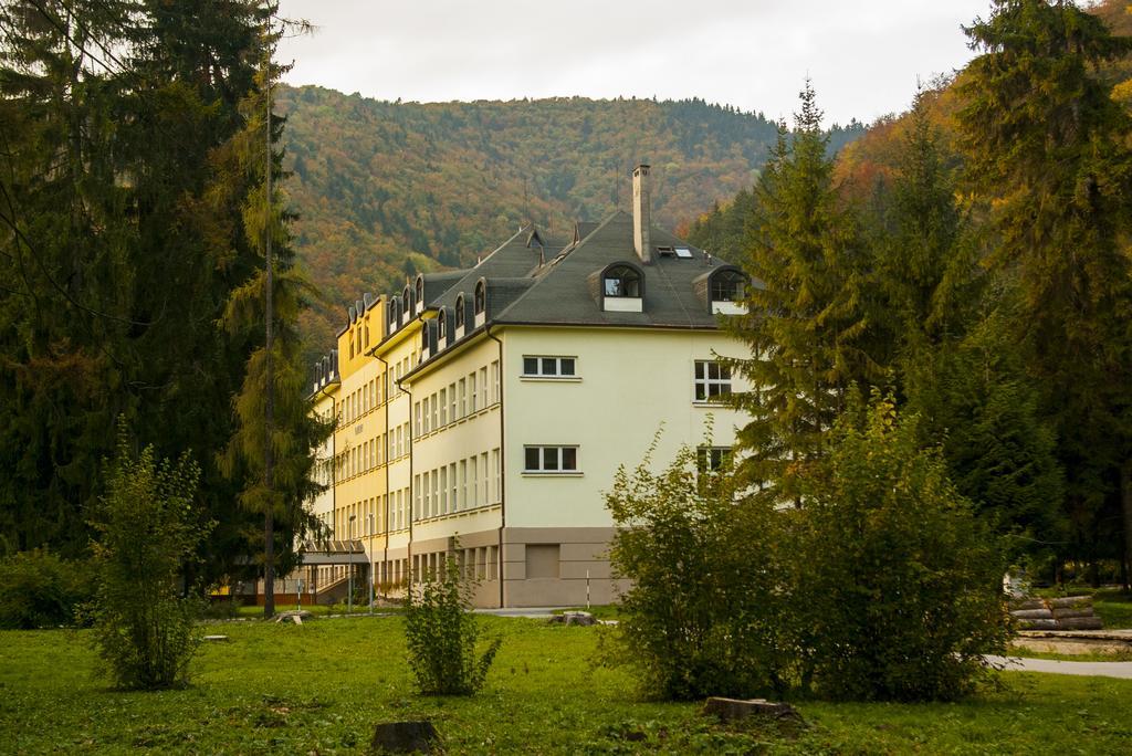 Hotel Skalka Раецке-Теплице Экстерьер фото